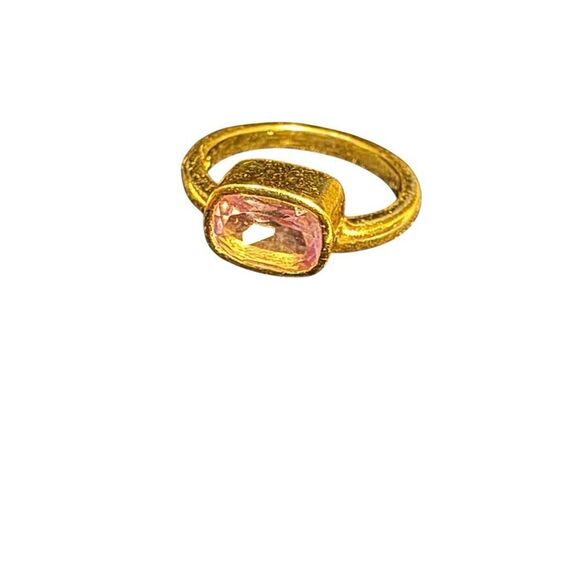 Elegant Sterling Silver Gold plated Ring with light purple amathyst color Stone - Picture 2 of 9